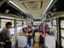 Imagen de pasajeros en transporte público